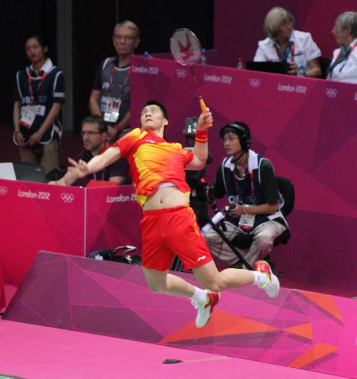 Fu Haifeng leaping to smash